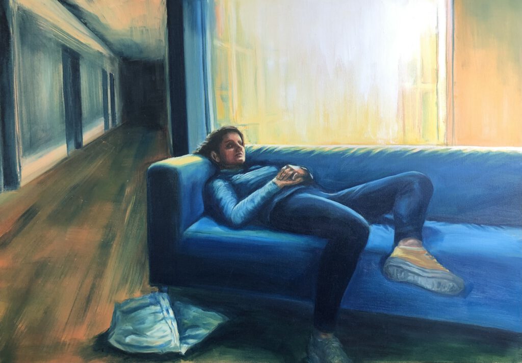 Oil painting of a woman lying passively on a blue couch, facing the light coming from a large window. Behind her stretches a long, dark corridor, contrasting with the bright outdoors. A crumpled shirt lies on the floor. The composition conveys themes of inertia, seasonal change, and emotional disconnection.